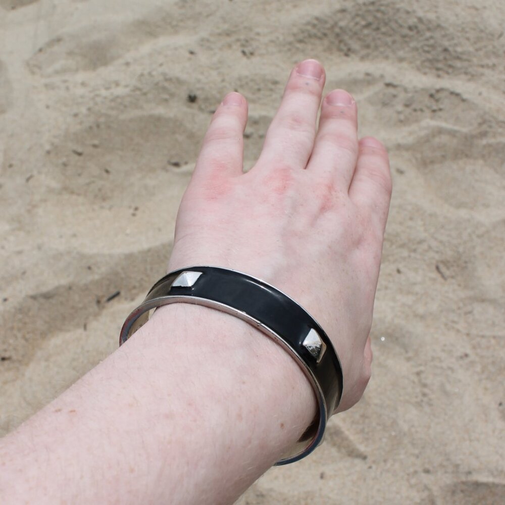 80s Vintage Silver/Black Metal Stud Bangle Bracelet - Picture 3 of 6